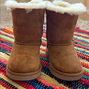 TODDLER BROWN UGGS WITH PINK BOWS 🌸